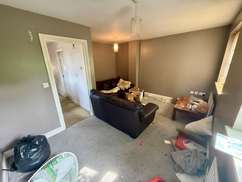 Lot: 157 - TERRACE OF VACANT TOWN HOUSES - 4 Prospect Avenue living room
